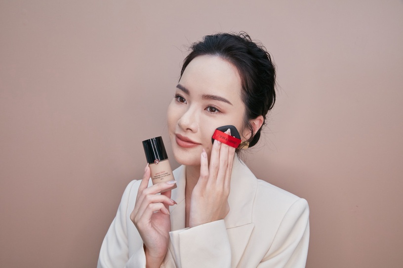 16H磁吸式底妝!GA「完美絲絨水慕斯粉底」超服貼無痕高級妝,輕盈絲絨妝感美一整天!