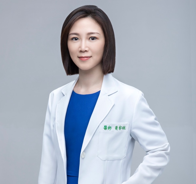 撥頭髮也不再擔心白髮被看見!髮根不用再補染,照樣烏黑年輕,連皮膚科醫師都在用!