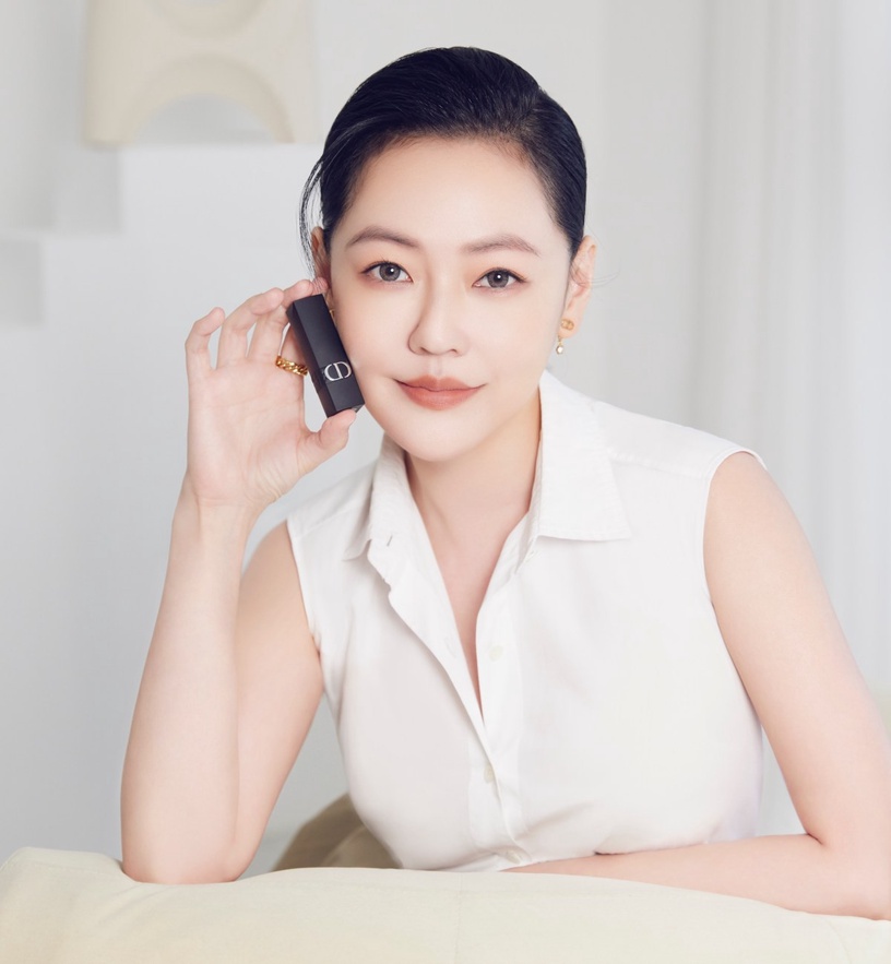 小S聯手Lily上熱搜,迪奧全新#霧黑管「超完美持久唇膏」潮流極霧美唇,熱門色號公開