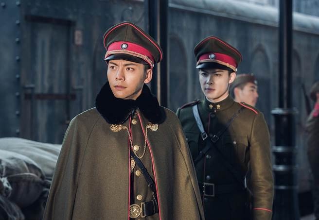 10位陸劇軍裝男神!《千金ㄚ環》代高政穿軍裝帥炸,陳偉霆、任嘉倫、許凱造型太經典!