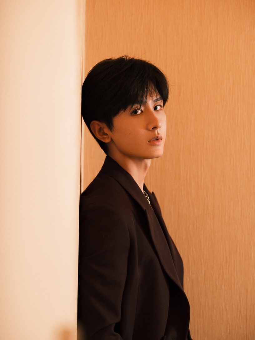 10位陸劇男星「證件照」!肖戰、楊洋、龔俊一樣帥,吳磊燦笑陽光,王鶴棣卻自帶喜感?