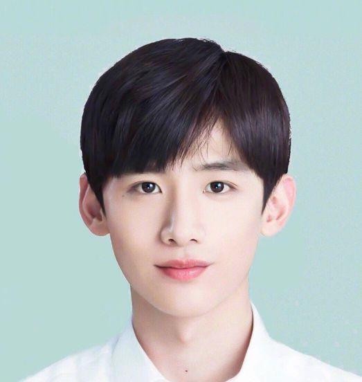 10位陸劇男星「證件照」!肖戰、楊洋、龔俊一樣帥,吳磊燦笑陽光,王鶴棣卻自帶喜感?