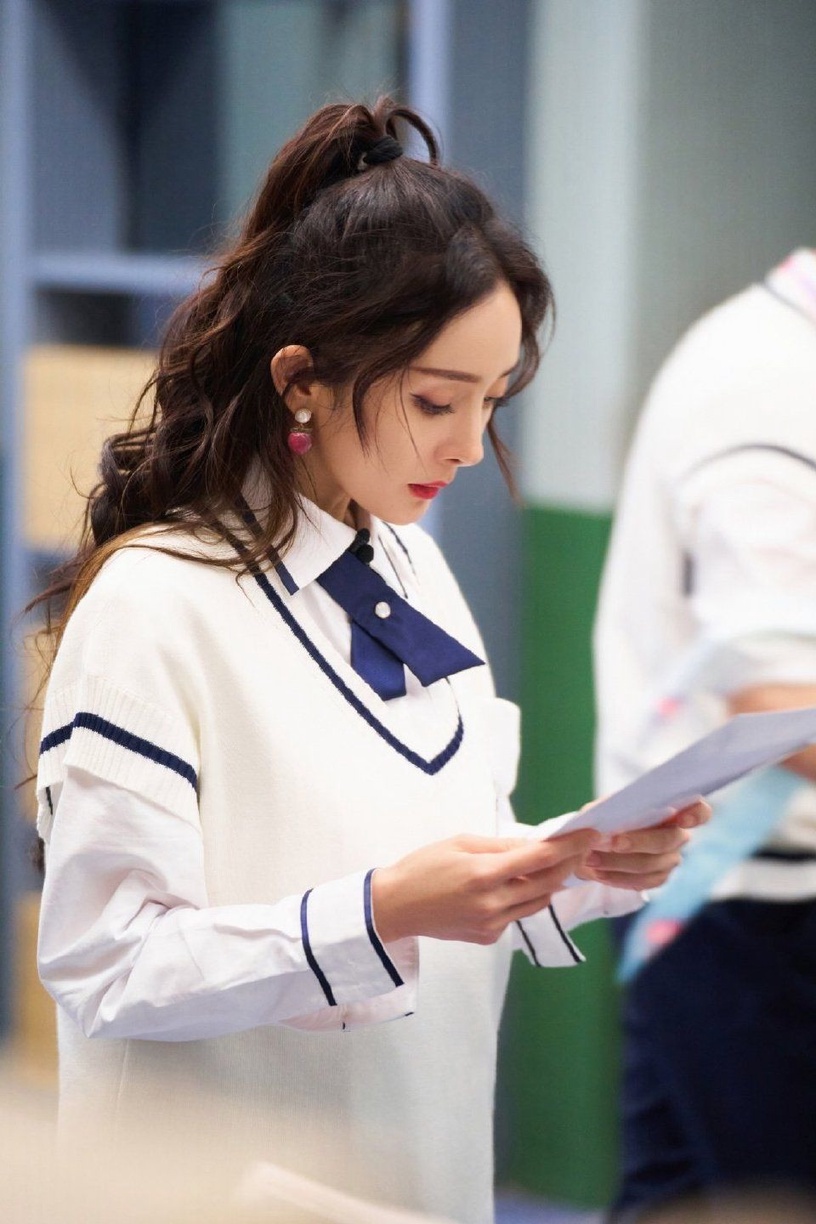 網票選「最具校花感」女星TOP10!趙露思第七、迪麗熱巴排第五,冠軍打敗楊紫、趙麗穎