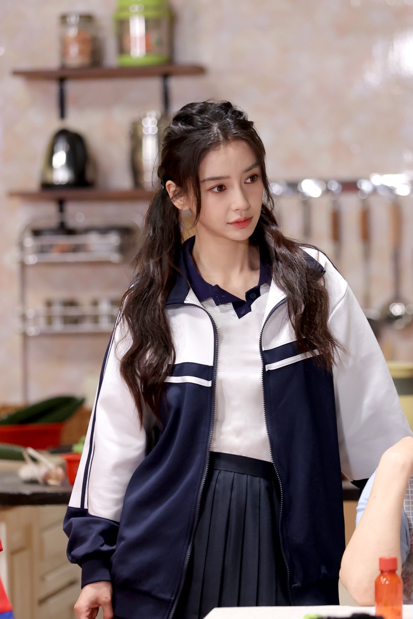 網票選「最具校花感」女星TOP10!趙露思第七、迪麗熱巴排第五,冠軍打敗楊紫、趙麗穎