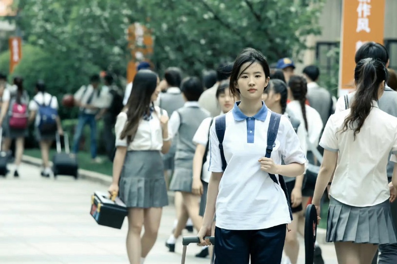 網票選「最具校花感」女星TOP10!趙露思第七、迪麗熱巴排第五,冠軍打敗楊紫、趙麗穎