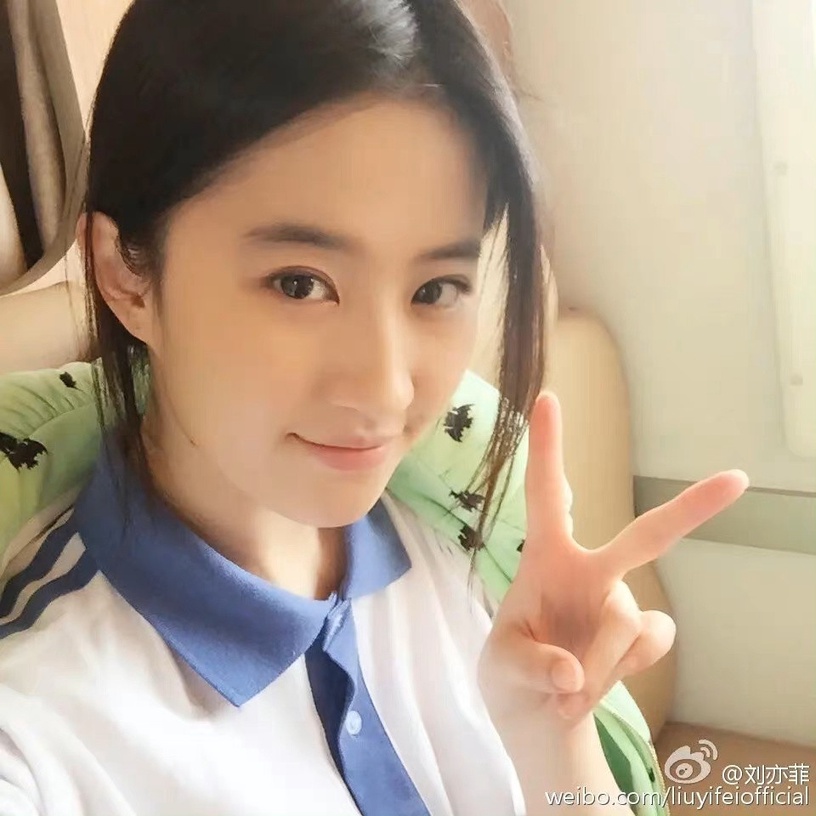網票選「最具校花感」女星TOP10!趙露思第七、迪麗熱巴排第五,冠軍打敗楊紫、趙麗穎