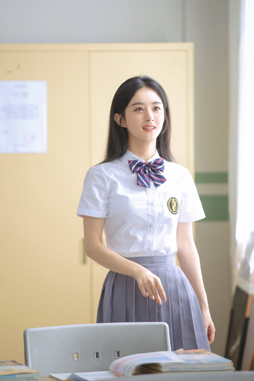 網票選「最具校花感」女星TOP10!趙露思第七、迪麗熱巴排第五,冠軍打敗楊紫、趙麗穎