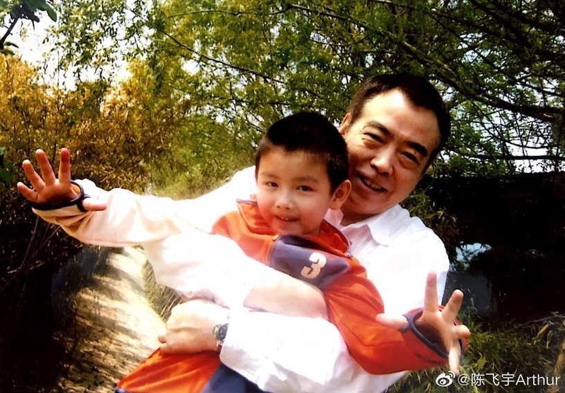 《點燃我,溫暖你》陳飛宇的10件事!爸爸陳凱歌、表哥陳赫,網路迷因「阿瑟」這樣來的
