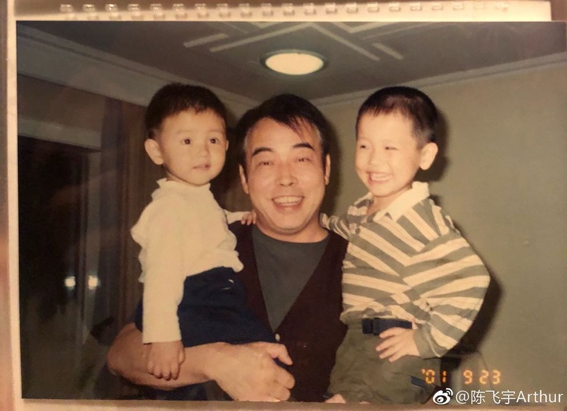 《點燃我,溫暖你》陳飛宇的10件事!爸爸陳凱歌、表哥陳赫,網路迷因「阿瑟」這樣來的