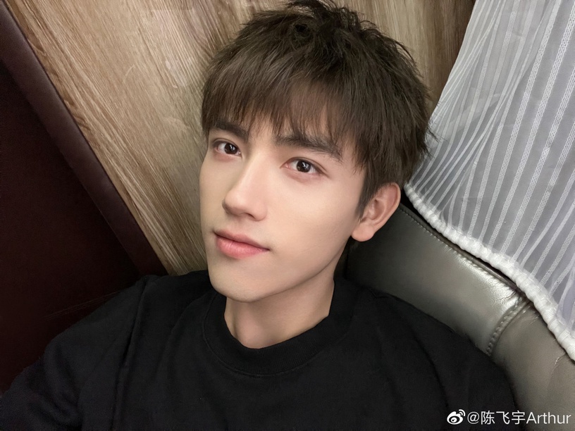 《點燃我,溫暖你》陳飛宇的10件事!爸爸陳凱歌、表哥陳赫,網路迷因「阿瑟」這樣來的