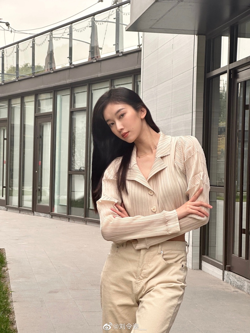 《卿卿日常》10位古裝女神穿時裝!田曦薇長相甜身材卻超辣,元英和上官婧都是超帥颯姊