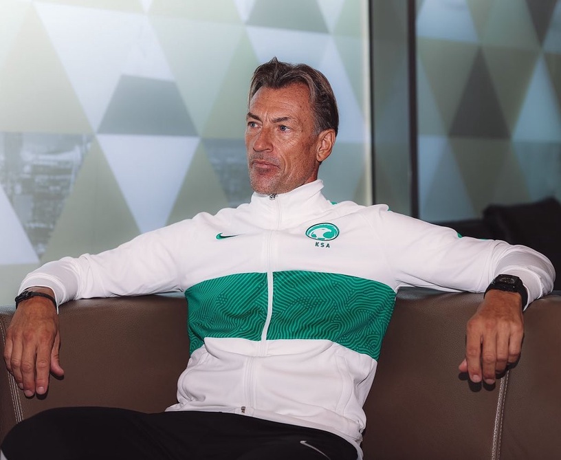 阿拉伯教練「Herve Renard」8件事!神似連恩尼遜、白襯衫是招牌,曾當過8年清潔工!