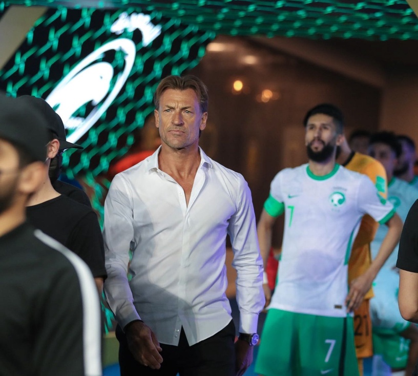 阿拉伯教練「Herve Renard」8件事!神似連恩尼遜、白襯衫是招牌,曾當過8年清潔工!
