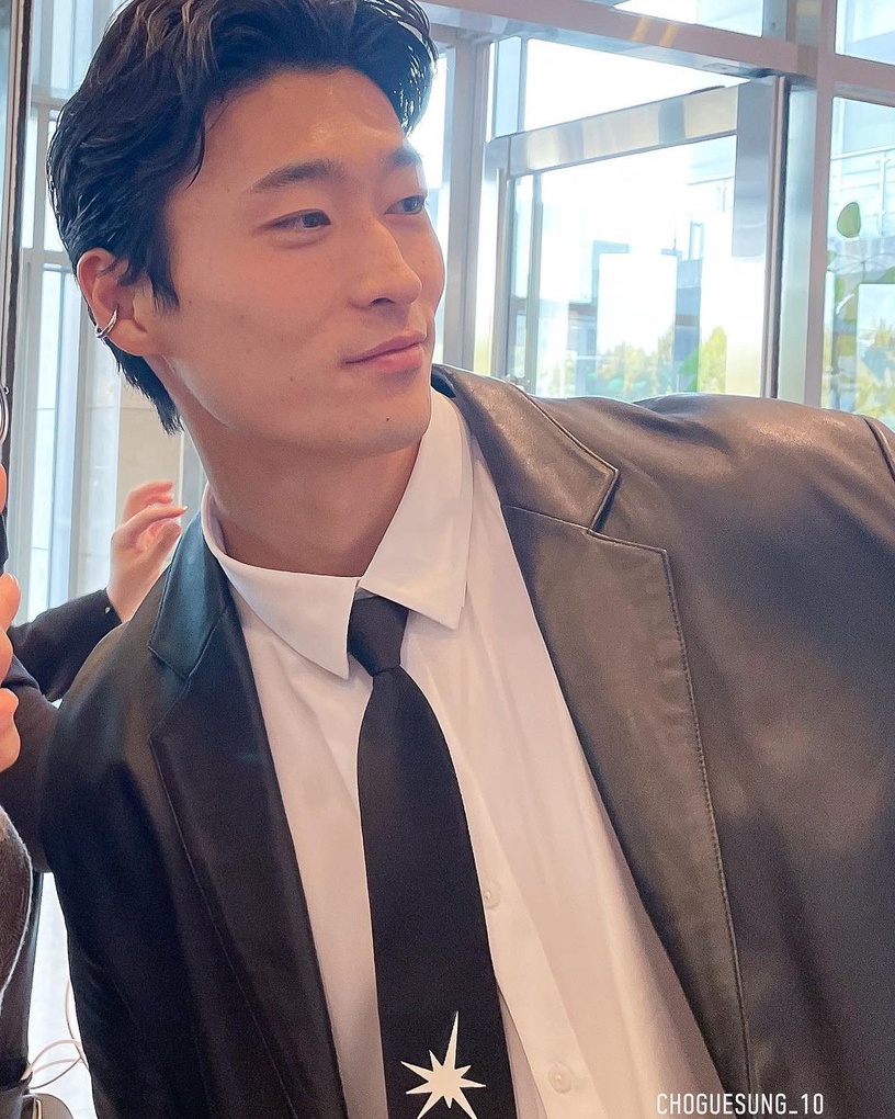 南韓球員「曹圭成」8件事!外表神似朴敘俊、差點因身高而放棄足球,才藝是學雞叫!