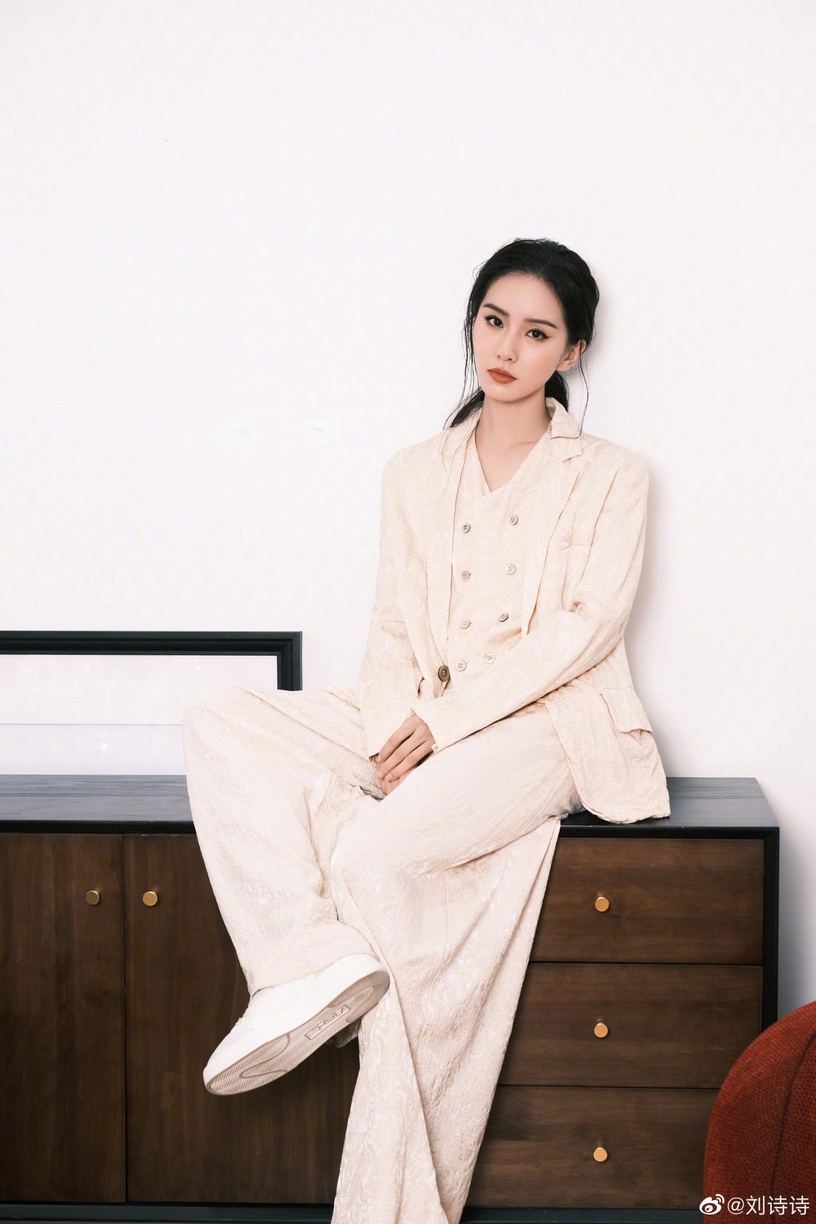 10位陸劇85花青澀舊照!《去有風的地方》劉亦菲、楊冪從小美到大,景甜舊照真是美絕了