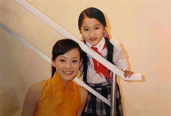 10位陸劇95花青澀舊照!白鹿、趙露思從小美到大,楊超越肉肉舊照很驚人,宋祖兒是真美