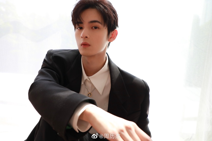《星落凝成糖》演員古裝vs.時裝造型!陳星旭越看越順眼,李蘭迪瘦了,陳牧馳戲外真帥