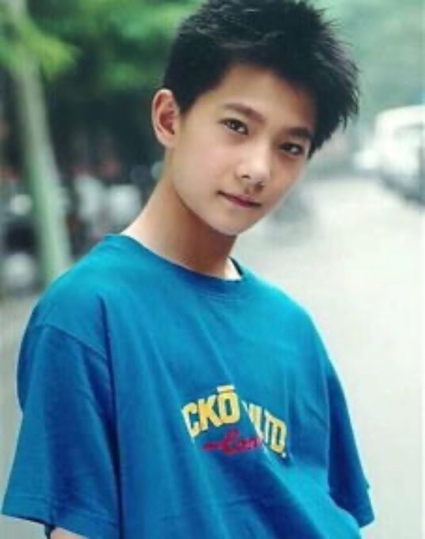 10位90後陸劇男星青澀舊照!楊洋從小就帥,肖戰嬰兒肥還是帥,成毅、張彬彬舊照好驚人
