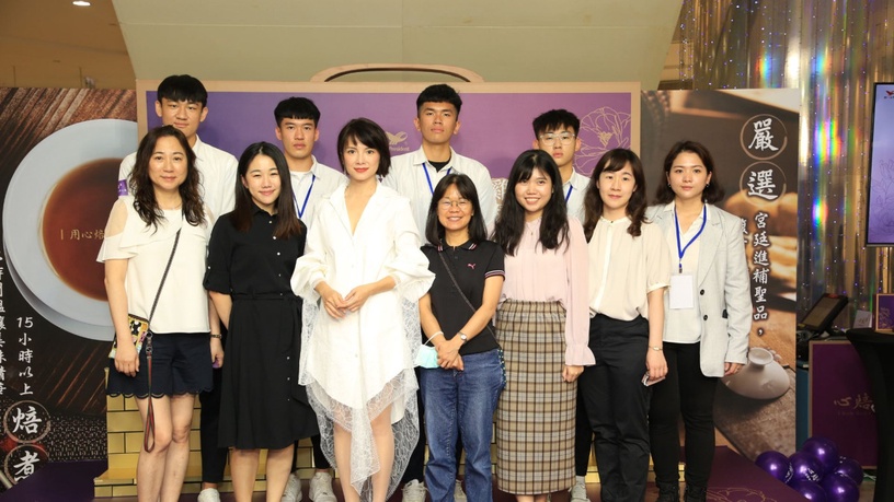 母親節送禮首選!影后李心潔睽違20年重返歌壇,獻愛「心焙雞精」用心焙、用心陪粉絲!