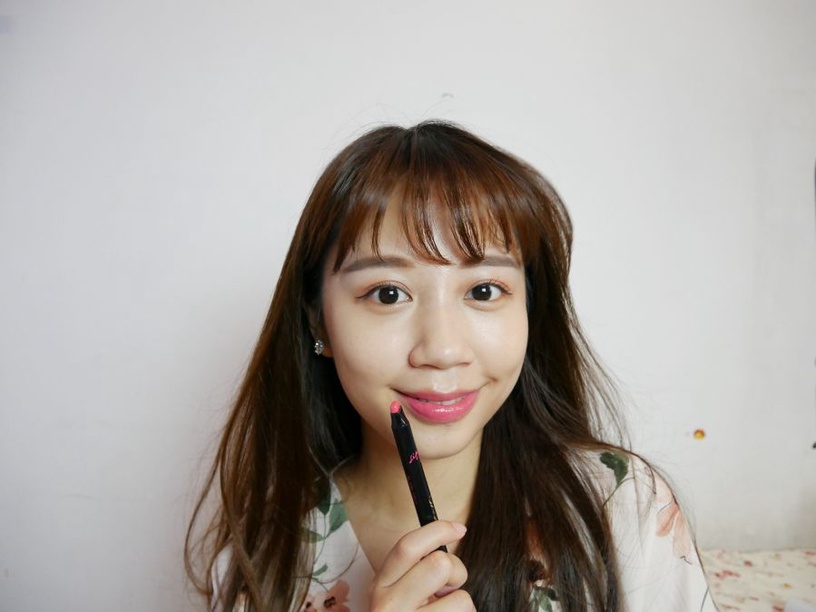 |哈娜 Hanna S.專欄|日本必買美妝 excel唇油、2017新上市蠟筆唇膏試色♥