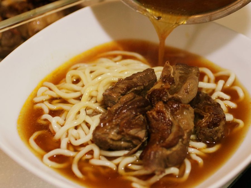 |玉兔專欄|美味度滿分玉兔私房料理 兩種口味牛肉麵一次達成!