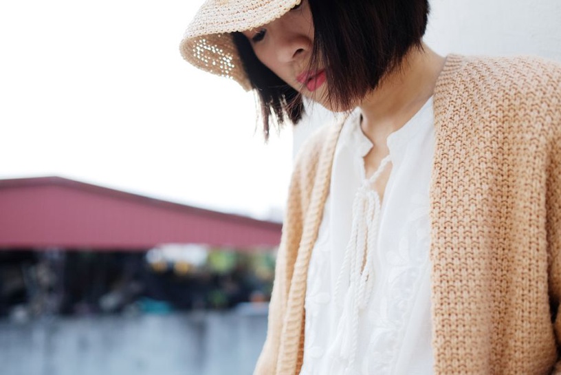 |Bella專欄|純白刺繡蕾絲洋裝的簡單搭配法,看似簡單其實藏著「小心機」!