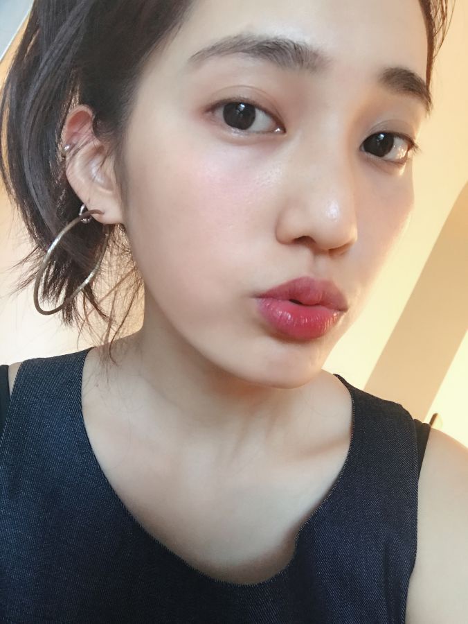 |莎拉 王棠云專欄|不藏私大公開!包包必備的好氣色莓紅系口紅四選!