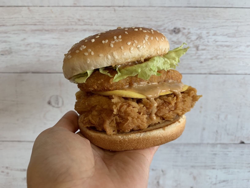 KFC「花生培根咔啦雞腿堡」強勢回歸!加碼「花生濃醇可可拿鐵」,花生控快衝肯德基!