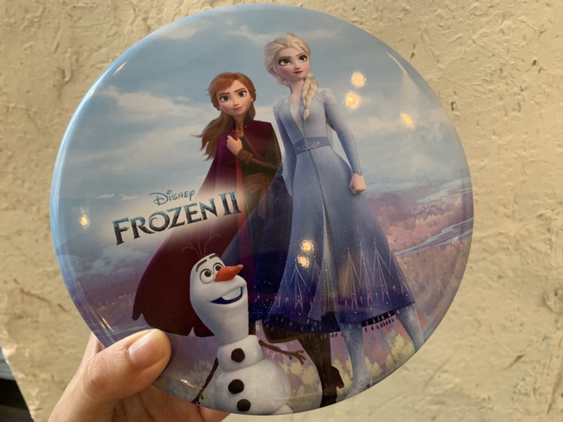 BAC攜手冰雪奇緣推出超強新品「冰雪奇緣造型雪藏蛋糕」!還有微笑雪寶造型手工曲奇,讓你直呼好可愛!