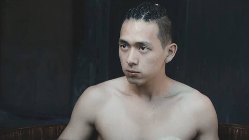 《從前有座靈劍山》許凱泡澡!9個「陸劇中的養眼畫面」,李現、陳偉霆的八塊腹肌好誘人