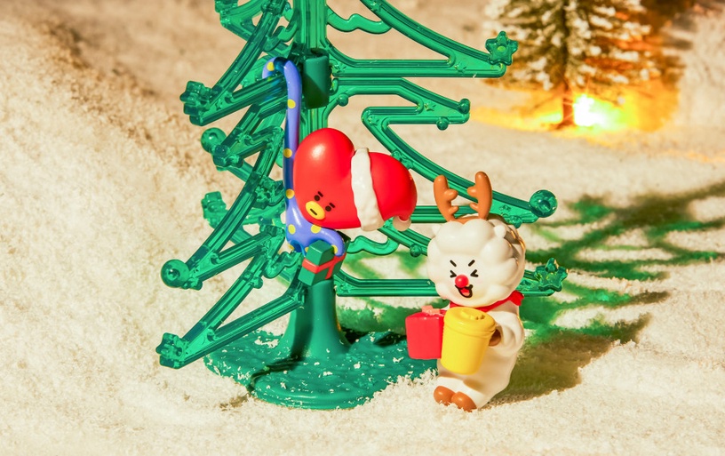 BT21聖誕新品上市!TATA、CHIMMY換上聖誕老人裝,加碼第四彈BT21盒玩,阿米們又要破財啦!