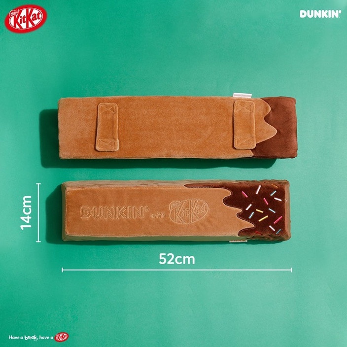 KITKAT巧克力變抱枕!韓國Dunkin' x KITKAT聯名「巨型巧克力枕」,每款不到台幣200元
