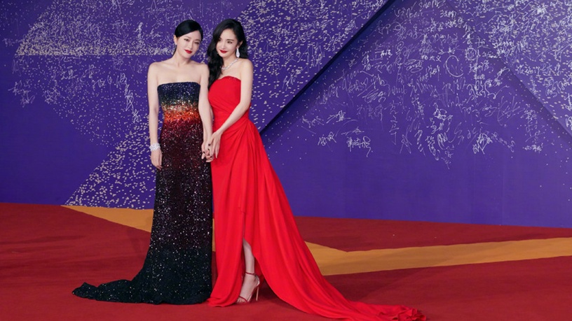 網議「誰才是真正的生圖殺手」!12女星紅毯造型精修vs未修,倪妮、劉詩詩勝過楊冪