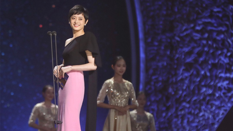 網議「誰才是真正的生圖殺手」!12女星紅毯造型精修vs未修,倪妮、劉詩詩勝過楊冪