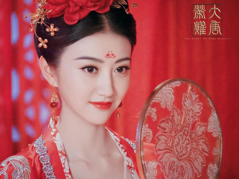 古裝劇12位「桃花妝」古裝女神!《鶴唳華亭》李一桐美,不過章子怡才真的經典