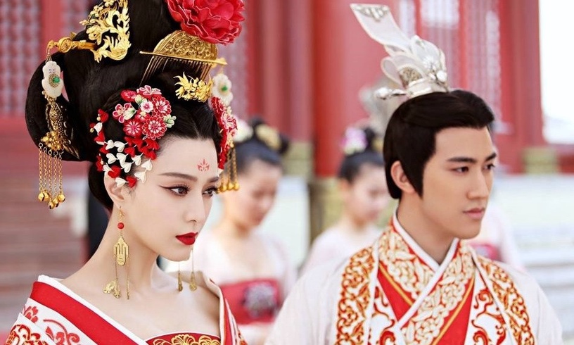 古裝劇12位「桃花妝」古裝女神!《鶴唳華亭》李一桐美,不過章子怡才真的經典