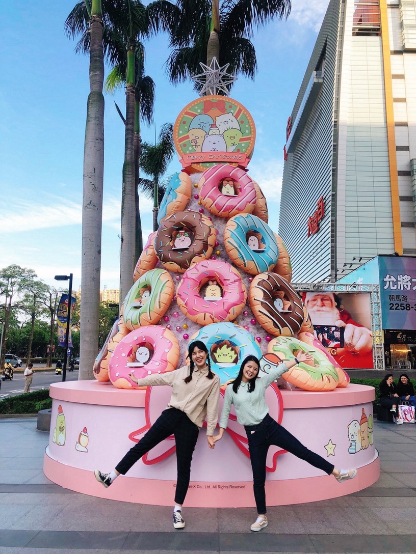 聖誕樹不稀奇 台中新光三越出現角落生物甜甜圈聖誕樹 僅限時1個月展出 Beauty美人圈
