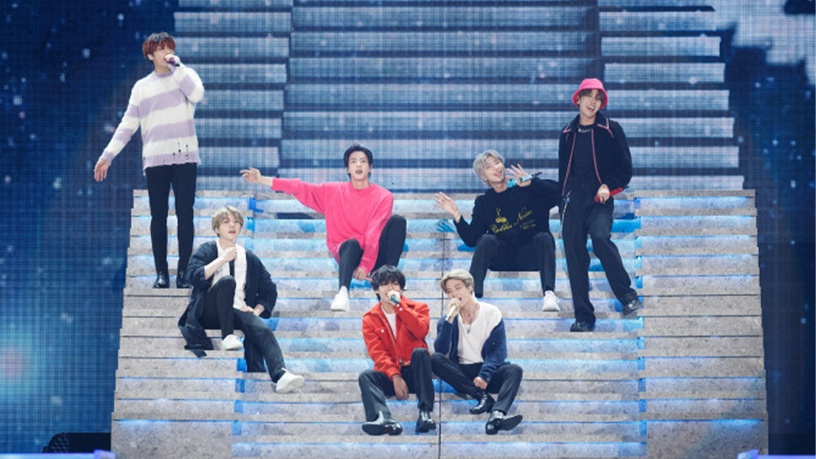 2019MAMA防彈少年團重演「帽子舞」!MAMAMOO合作JYP穿上經典塑膠裝,GOT7王嘉爾看傻!