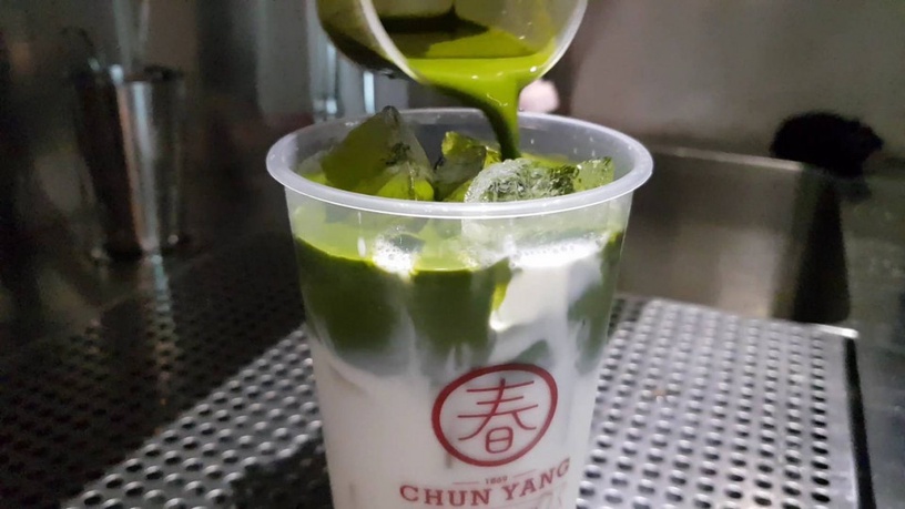 春陽茶事「京都抹茶鮮奶」!冬季新品超美漸層,還有焙茶也美得很犯規