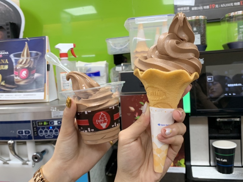 霜淇淋控吃起來!全家便利商店推MONBANA巧克力霜淇淋,濃郁口感讓你一口就愛上!