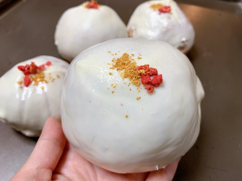 八月堂推聖誕限定造型禮盒,巧克力麋鹿可頌、聖誕造型水晶球,期間限定開賣!