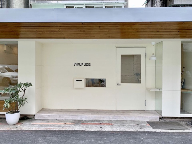 人氣千層蛋糕專賣「稍甜syrupless」推冬季聖誕限定款草莓提拉米蘇、抹茶草莓千層蛋糕