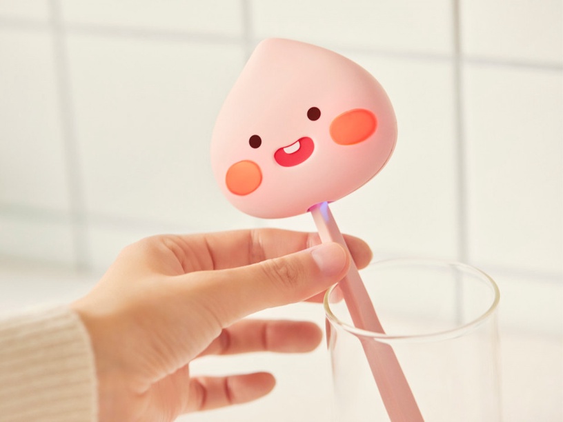 在家外出都能用!Kakao Friends萊恩、Apeach「牙刷消毒機」,幫你消除牙刷上99.9%細菌
