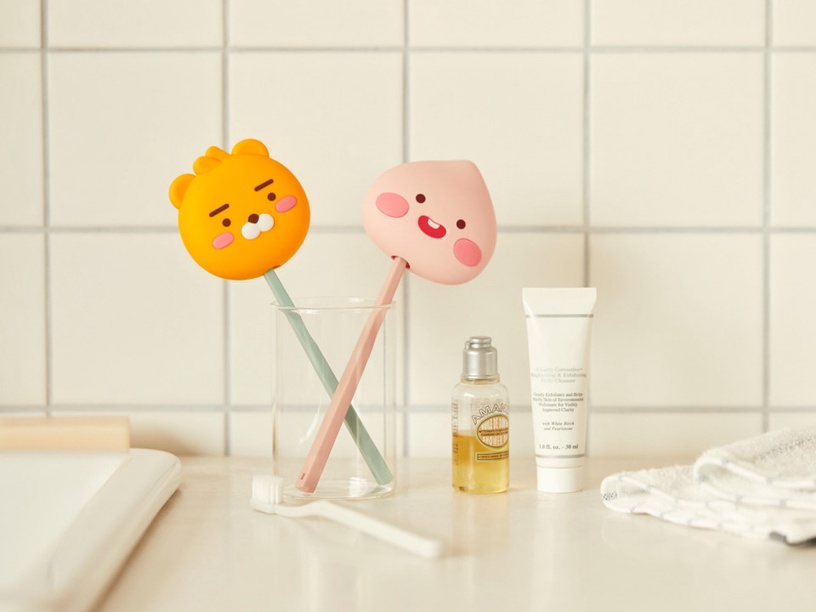 在家外出都能用!Kakao Friends萊恩、Apeach「牙刷消毒機」,幫你消除牙刷上99.9%細菌
