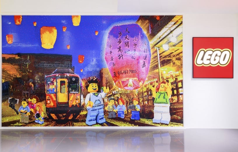 全台首間「樂高授權專賣店LCS」在遠百信義A13!超多的樂高周邊,連巨大珍奶樂高都在這