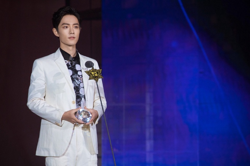 2019星光大賞紅毯12帥!肖戰、王一博齊聚,迪麗熱巴、楊冪、趙麗穎破天荒同框
