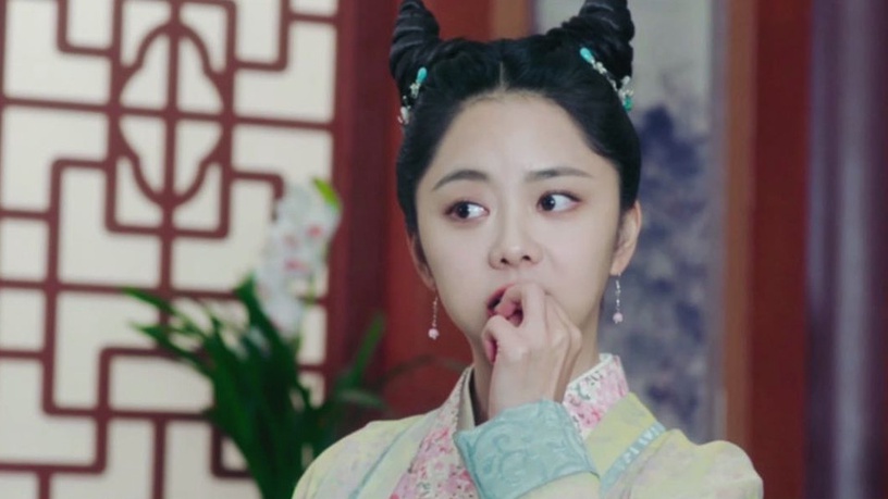 《錦衣之下》譚松韻「牛角包婢女造型」超Q!10女星古裝婢女,林依晨被笑翻,熱巴可愛