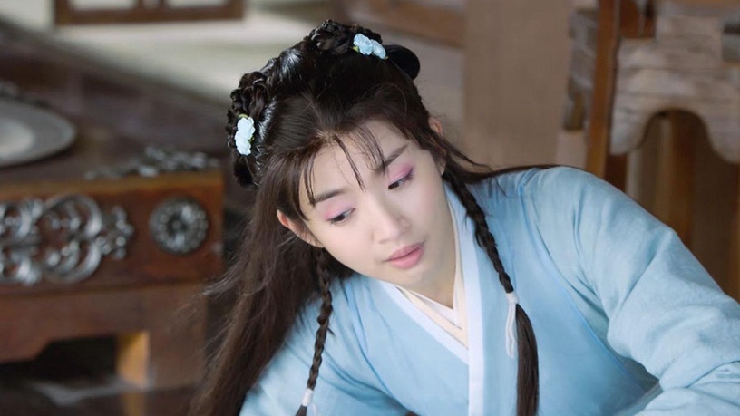《錦衣之下》譚松韻「牛角包婢女造型」超Q!10女星古裝婢女,林依晨被笑翻,熱巴可愛