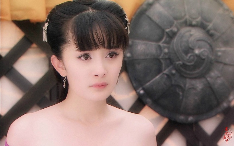 《錦衣之下》譚松韻「牛角包婢女造型」超Q!10女星古裝婢女,林依晨被笑翻,熱巴可愛