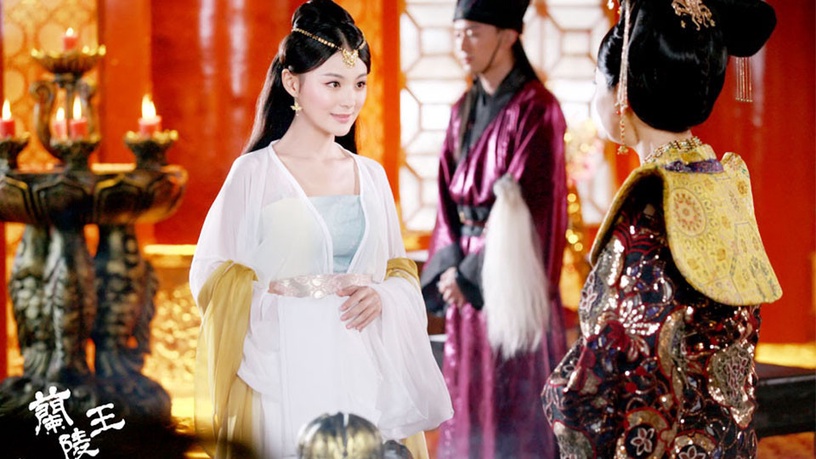 《錦衣之下》譚松韻「牛角包婢女造型」超Q!10女星古裝婢女,林依晨被笑翻,熱巴可愛